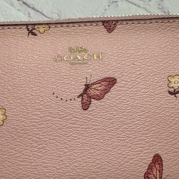 COACH Corner Zip Wristlet In Pink Signature Canvas With ButterFly Print nwt - Picture 9 of 10